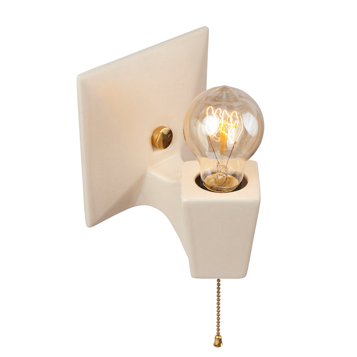 Justice Designs - CER-7011-MAT-BRSS - One Light Wall Sconce - American Classics - Matte White